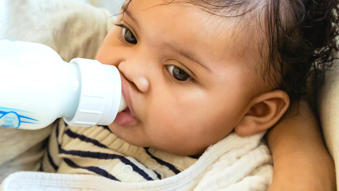 How To Tell If Breast Milk Is Bad Signs and Storage Tips